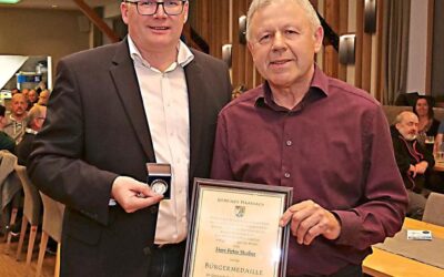 Peter Stuiber mit der Bürgermedaille geehrt