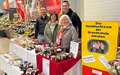 Alkofener Kochbuchteam spendet für kranke Kinder