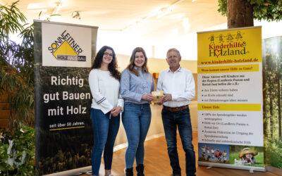 Spendenübergabe an Kinderhilfe Holzland