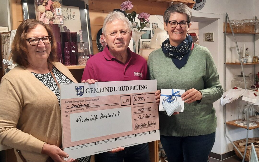 Rudertinger Stöberstübchen spendet an „Kinderhilfe Holzland e.V.“